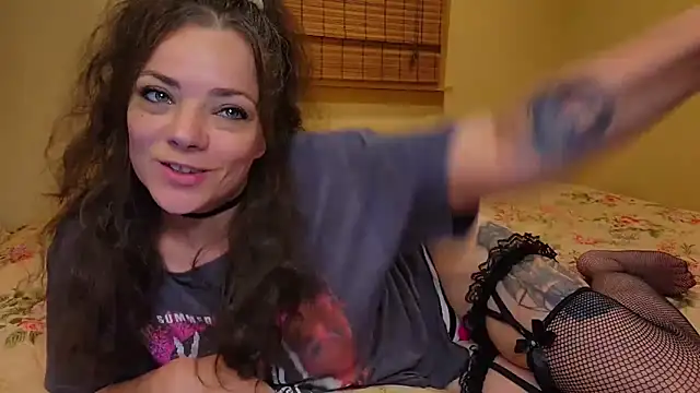 Snapshot of MiaElizabeth chatting on 22, 10, 2025 MiaElizabeth online show from 22, 10, 2025