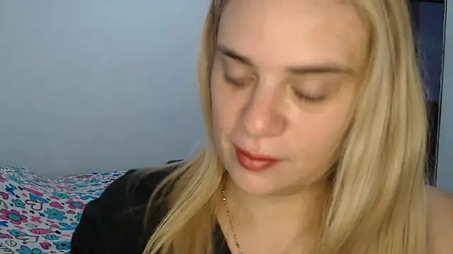 Snapshot of Elza_Blonde chatting on 13, 2, 2025 Elza Blonde online show from 13, 2, 2025