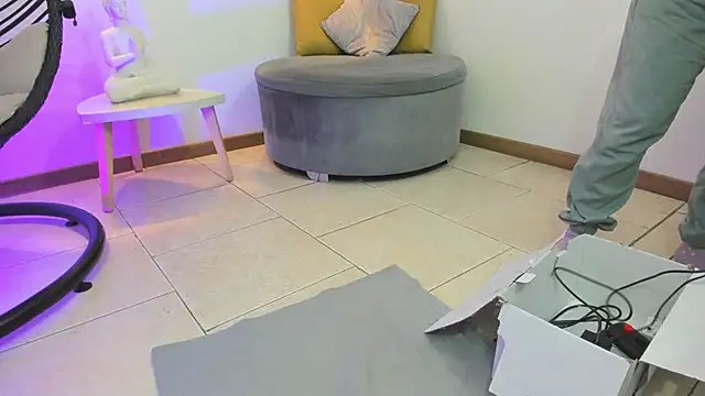 Lizzie Williams  online show from 22, 12, 2025