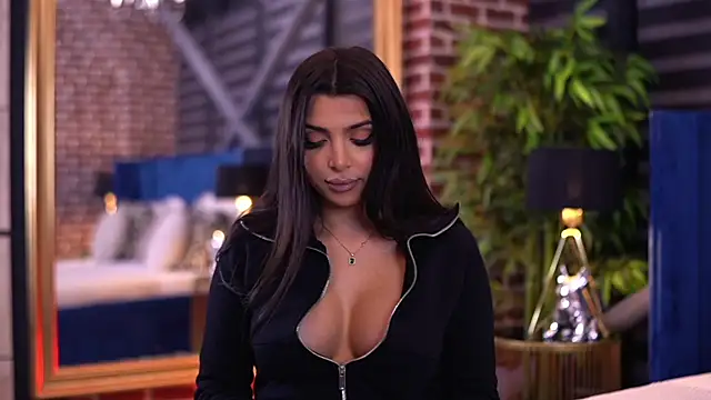 Snapshot of NicoleCellini chatting on 15, 10, 2025 NicoleCellini online show from 15, 10, 2025