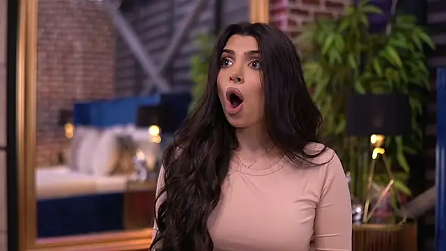 Snapshot of NicoleCellini chatting on 5, 11, 2025 NicoleCellini online show from 5, 11, 2025