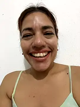 Snapshot of lia_huan chatting on 17, 10, 2025 lia huan online show from 17, 10, 2025