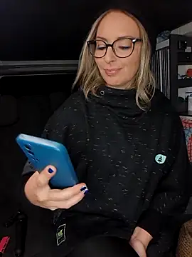 Jade Emeraud online show from 27, 11, 2025