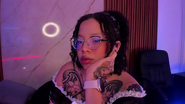 Snapshot of Emiilycollins chatting on 11, 11, 2025 Emiilycollins online show from 11, 11, 2025