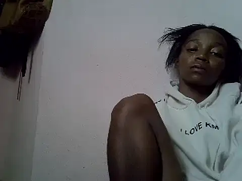 Snapshot of ElianeHot chatting on 25, 2, 2025 ElianeHot online show from 25, 2, 2025