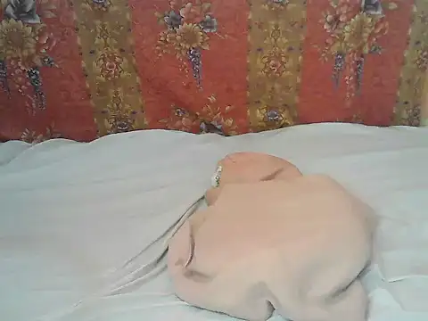 Snapshot of princess-maira chatting on 9, 3, 2026 princess-maira online show from 9, 3, 2026