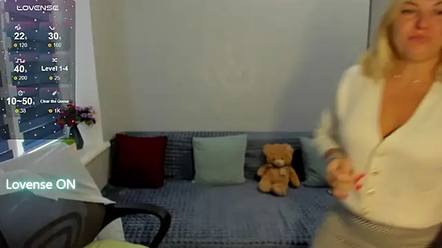 Snapshot of sweet___margaret chatting on 15, 10, 2025 sweet margaret online show from 15, 10, 2025