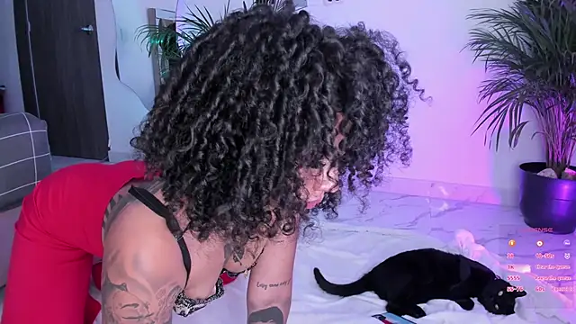 Snapshot of pretty_pettite chatting on 14, 12, 2024 pretty pettite online show from 14, 12, 2024