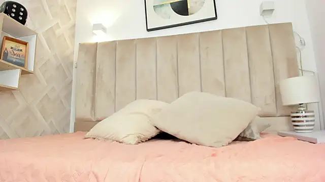 Anniie Queen online show from 4, 2, 2026