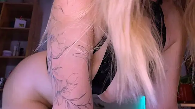 Amelia naughtyGirl online show from 18, 12, 2024