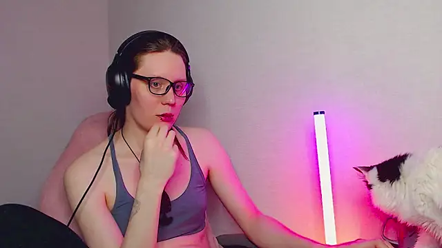 tracy cooper online show from 25, 2, 2025