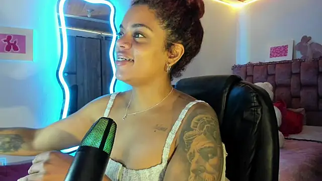 ladyrd1 online show from 28, 2, 2025