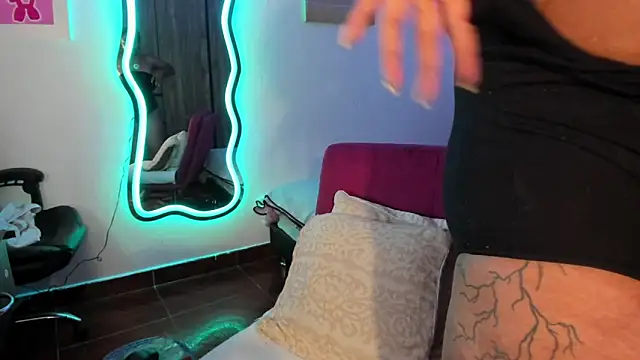 ladyrd1 online show from 4, 3, 2025