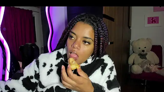 ladyrd1 online show from 12, 11, 2025