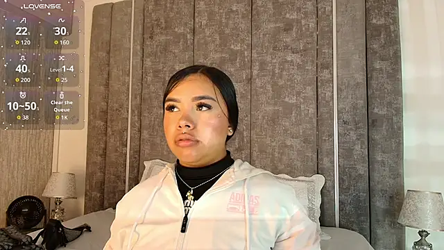 Snapshot of MarianaGarciaa__ chatting on 27, 11, 2025 MarianaGarciaa online show from 27, 11, 2025