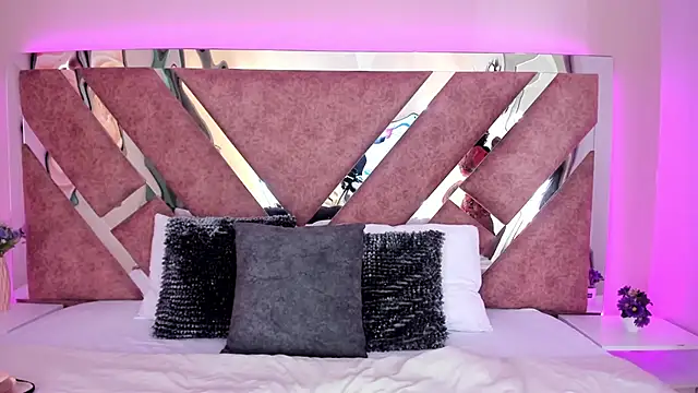 Snapshot of MarianaGarciaa__ chatting on 3, 12, 2025 MarianaGarciaa online show from 3, 12, 2025