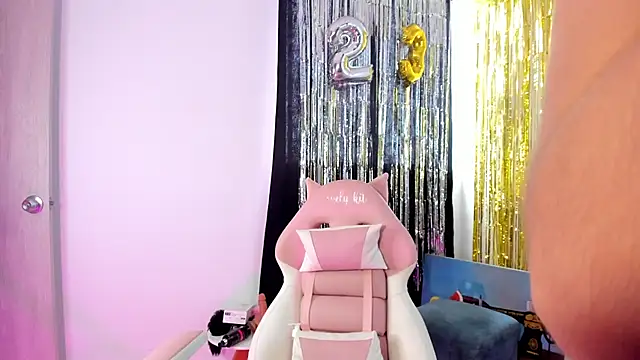 lovely kitt online show from 8, 2, 2025