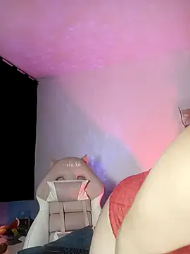 lovely kitt online show from 4, 11, 2025