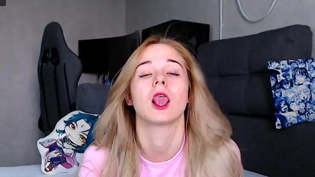 Snapshot of CassidyKiss chatting on 14, 10, 2025 CassidyKiss online show from 14, 10, 2025