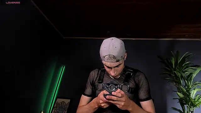 Snapshot of Angel_Snowhotxxx chatting on 28, 11, 2025 Angel Snowhotxxx online show from 28, 11, 2025