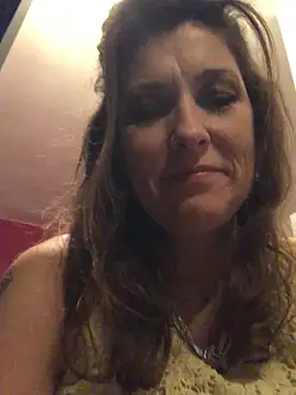 Lwhite1 online show from 25, 12, 2024