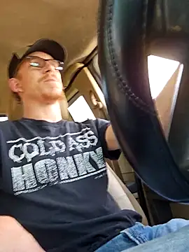 Snapshot of REDHAMMER_ chatting on 9, 9, 2025 REDHAMMER online show from 9, 9, 2025