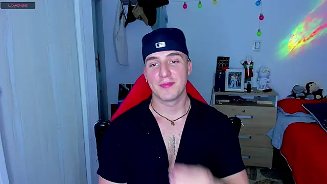 Snapshot of liam_oficial02 chatting on 13, 12, 2024 liam oficial02 online show from 13, 12, 2024