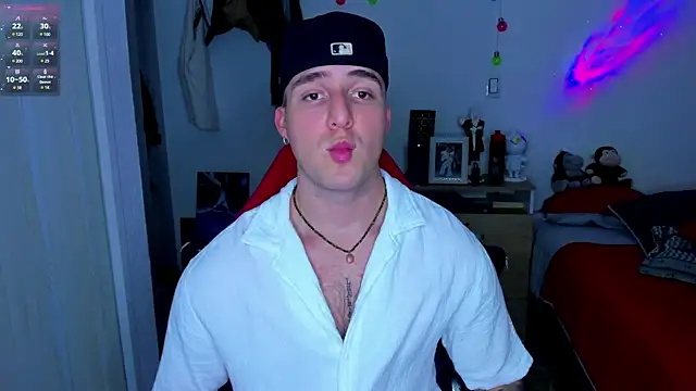 Snapshot of liam_oficial02 chatting on 15, 12, 2024 liam oficial02 online show from 15, 12, 2024