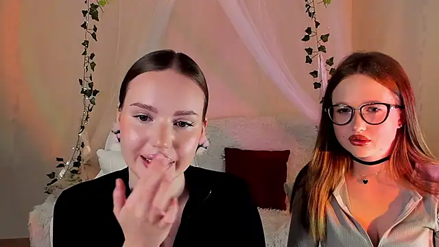 Snapshot of MishkaMe chatting on 13, 11, 2025 MishkaMe online show from 13, 11, 2025