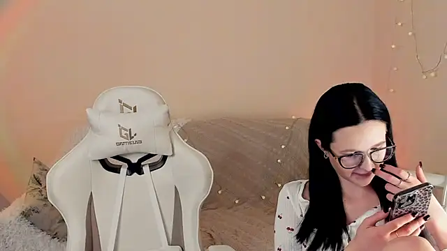 MishkaMe online show from 4, 12, 2025