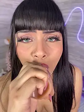 Snapshot of Bubalu_Uwwu chatting on 15, 10, 2025 Bubalu Uwwu online show from 15, 10, 2025