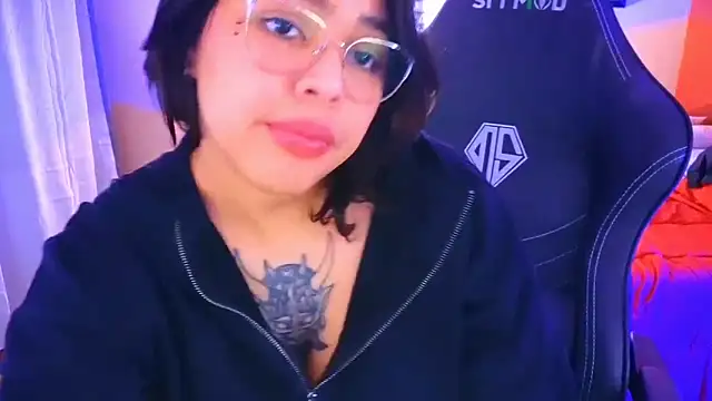 miacanela xo online show from 11, 1, 2025