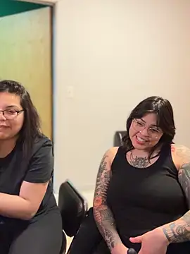 miacanela xo online show from 17, 12, 2025