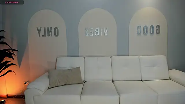 NicoleSanz  online show from 11, 3, 2025
