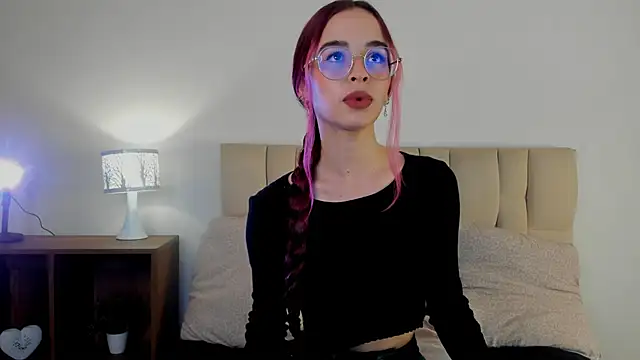 Roxxy mora online show from 11, 1, 2025