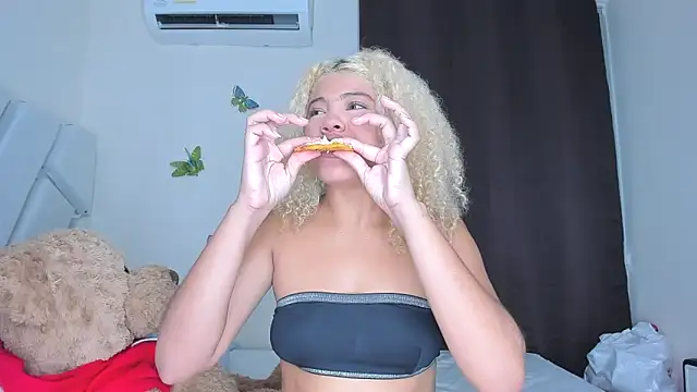 sofiacastillo01 online show from 6, 1, 2026