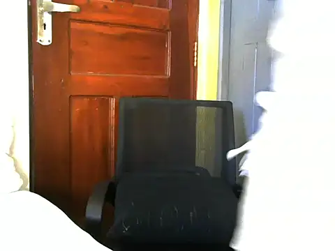 Sexy burberry online show from 19, 10, 2025