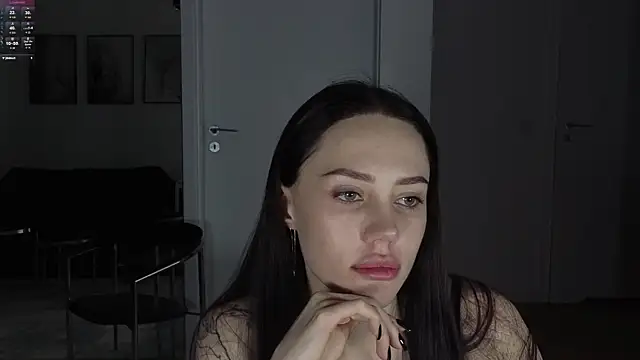 Sara Tranquil online show from 6, 11, 2025