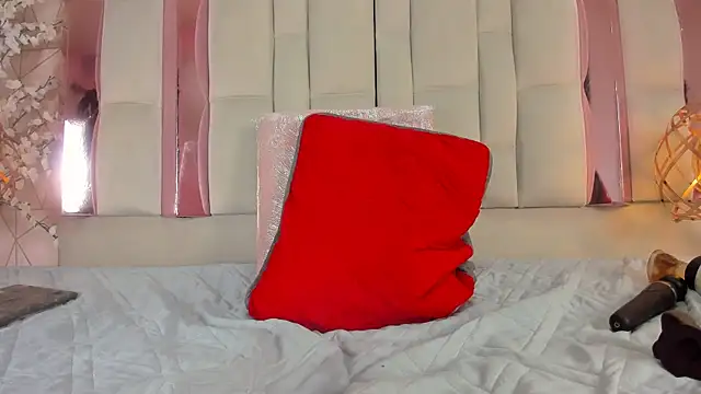 SaraMartini1 online show from 6, 12, 2024