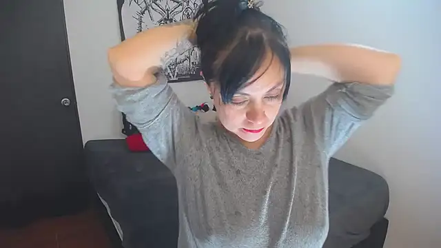 lili peach online show from 6, 4, 2026