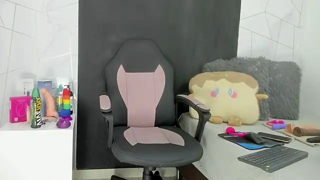 Snapshot of galatea_rous chatting on 9, 10, 2025 galatea rous online show from 9, 10, 2025