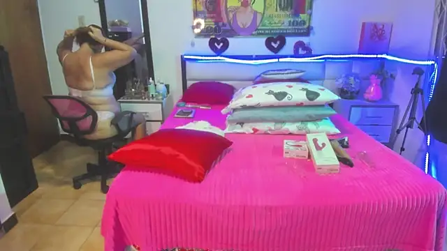 karenmilf 4 online show from 12, 12, 2024