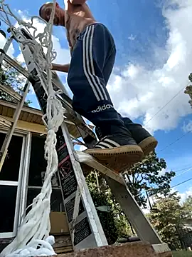 Snapshot of trash4cash chatting on 8, 10, 2025 trash4cash online show from 8, 10, 2025