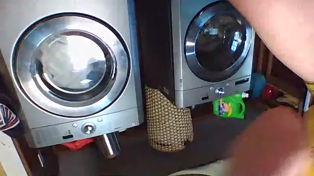 Snapshot of trash4cash chatting on 14, 10, 2025 trash4cash online show from 14, 10, 2025