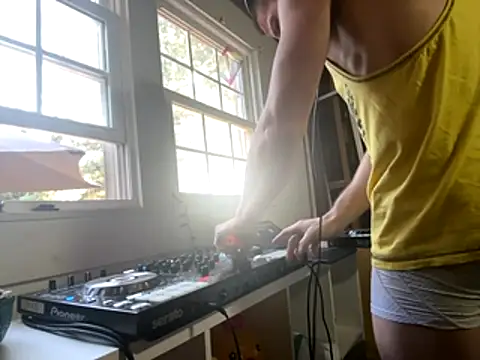 Snapshot of trash4cash chatting on 22, 10, 2025 trash4cash online show from 22, 10, 2025