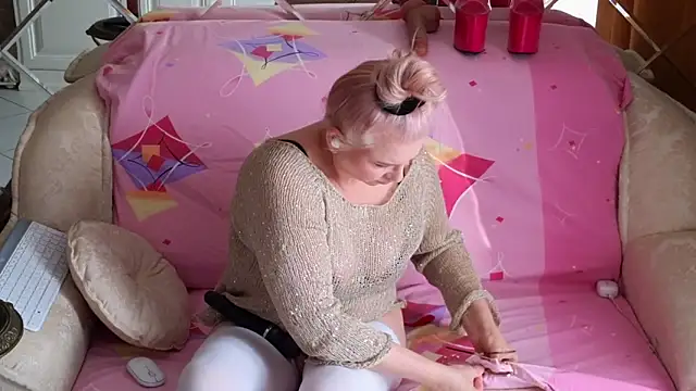 Snapshot of BEST-1 chatting on 27, 10, 2025 BEST-1 online show from 27, 10, 2025