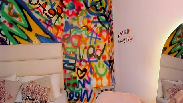 Liana Bernocchi online show from 6, 11, 2025