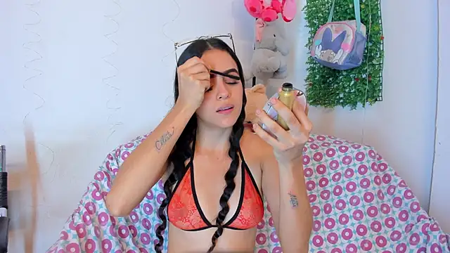 Snapshot of emilyclay_1 chatting on 17, 12, 2025 emilyclay 1 online show from 17, 12, 2025