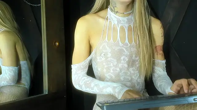 Haileybieberr online show from 6, 2, 2025