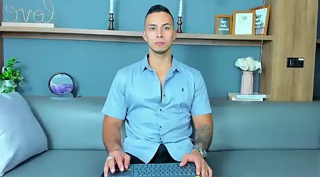 Snapshot of Juan_muscle chatting on 30, 1, 2025 Juan muscle online show from 30, 1, 2025